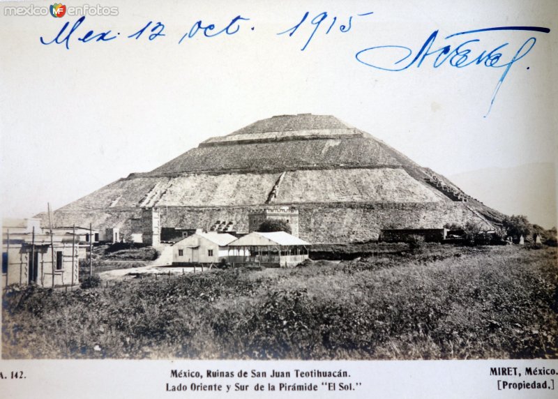 Ruinas de La Piramide del sol lado oriente Por el Fotógrafo Félix Miret. ( Circulada el 12 de Octubre de 1915 ).