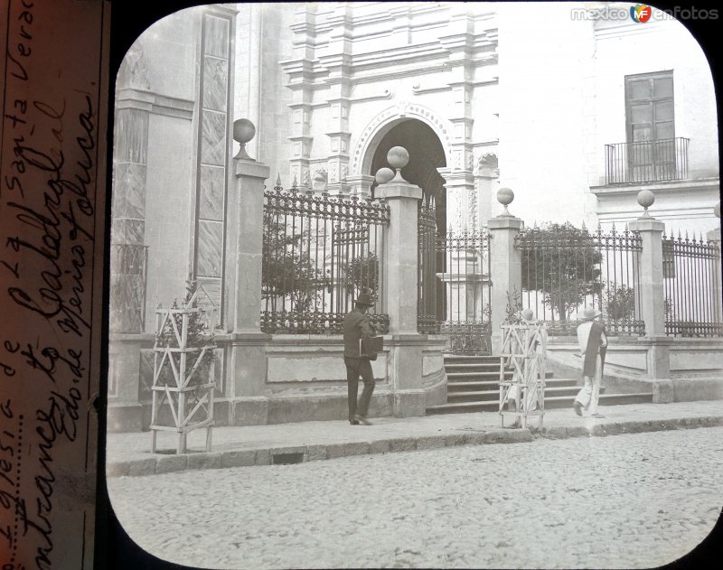 Entrada a la Iglesia de La Santa Veracruz TOLUCA