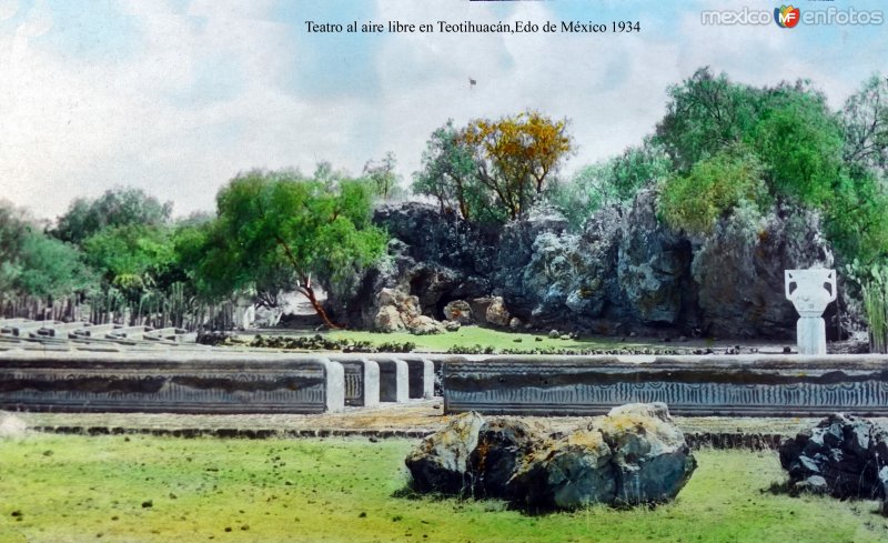 Teatro al aire libre en Teotihuacán, por el fotógrafo T. Enami, de Yokohama, Japón (1934)