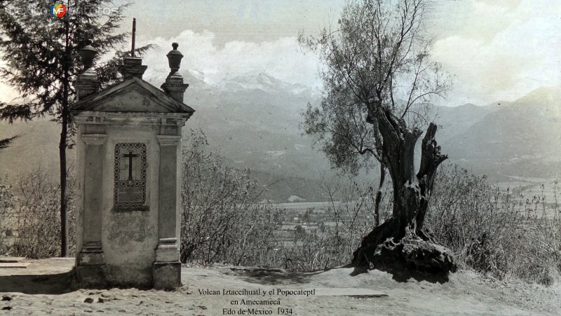 Volcanes Iztaccíhuatl y Popocatéptl desde Amecameca, por el fotógrafo T. Enami, de Yokohama, Japón (1934)