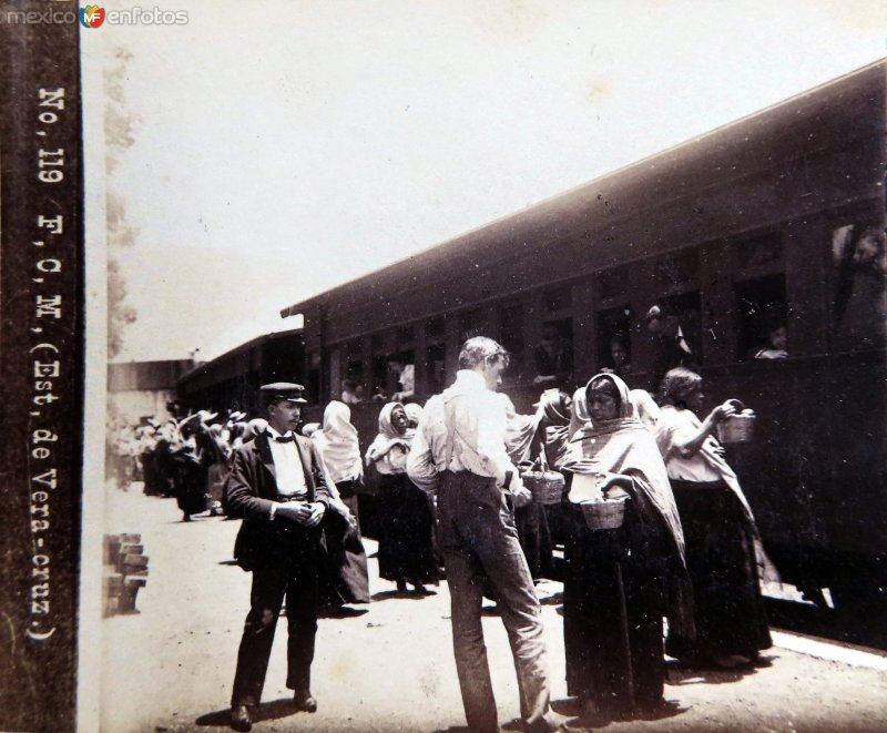 Estacion del Ferrocarril  por el Fotógrafo Abel Briquet..