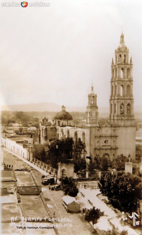 Avenida Ocampo y Catedral en Valle de Santiago, Guanajuato. ( Circulada el 18 de Abril de 1931 ).