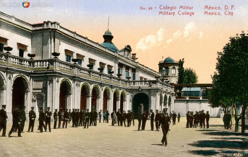 Colegio Militar en el Castillo de Chapultepec