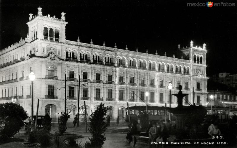 Palacio del Ayuntamiento, vista nocturna