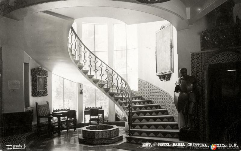 Escaleras del Hotel María Cristina