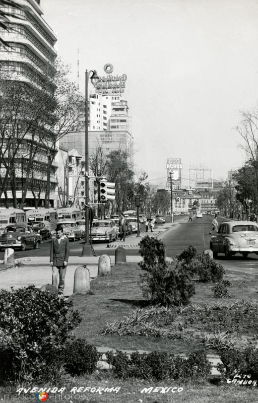 Paseo de la Reforma, desde el Monumento a Colón