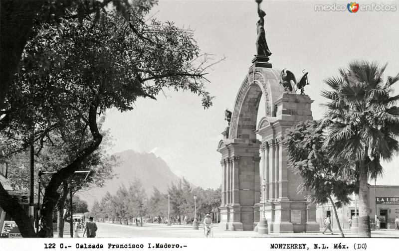 Arco de la Independencia, en la Calzada Francisco I. Madero