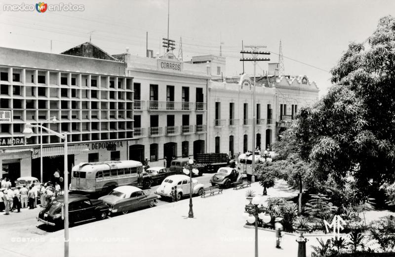 Costado de la Plaza Juárez