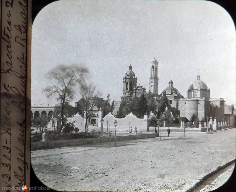 Colegiata de Guadalupe por el fotografo William H. Rau.