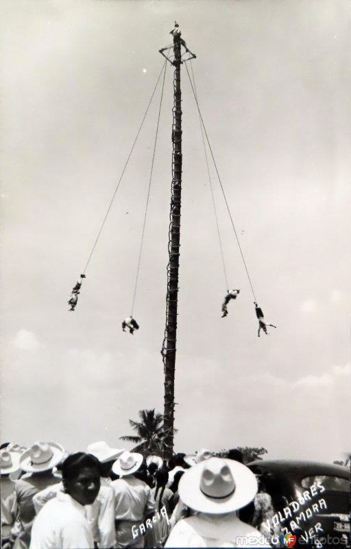 Voladores.