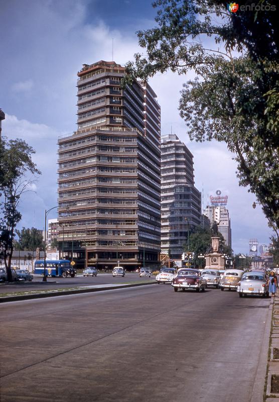 Paseo de la Reforma y Glorieta Colón (vista 1; circa 1955)