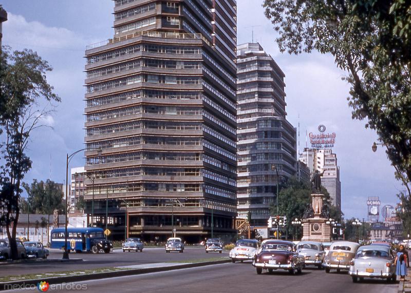 Paseo de la Reforma y Glorieta Colón (vista 2; circa 1955)