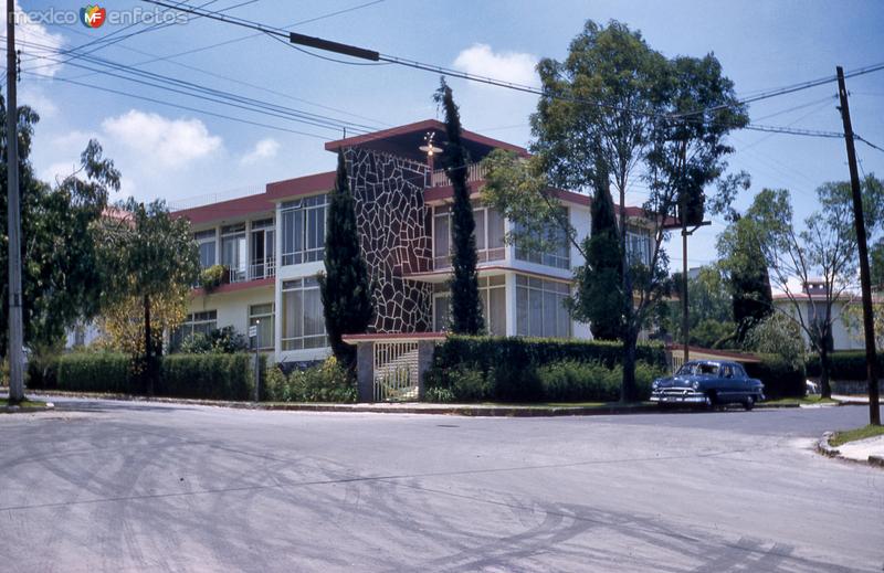 Casa de arquitectura modernista (circa 1955)