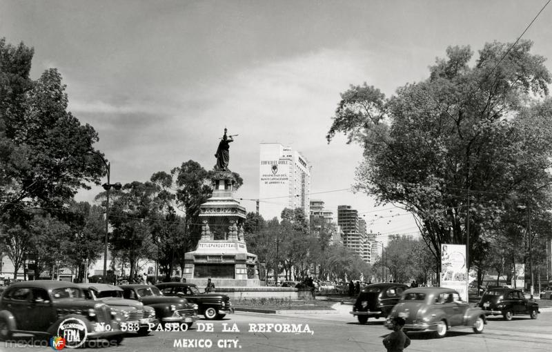 Paseo de la Reforma y Monumento a Cuauhtémoc