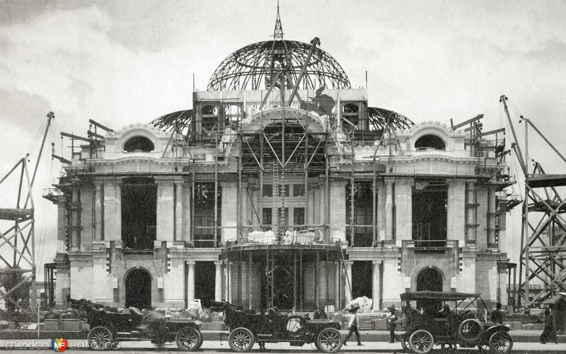 Palacio de Bellas Artes en construcción