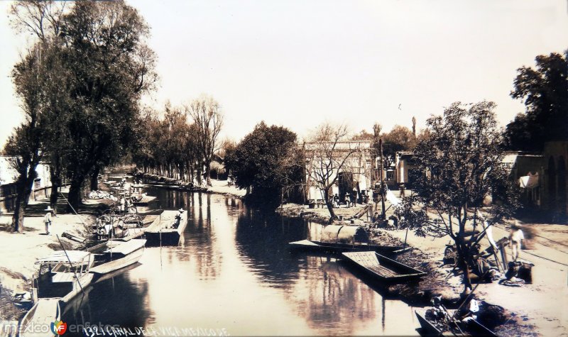 El Canal de La Viga Ciudad de México por el fotografo Hugo Brehme.