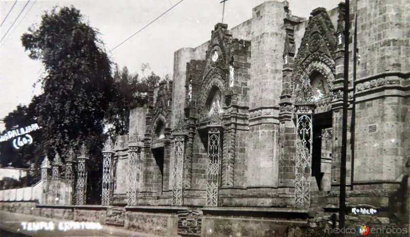 Templo Expiatorio en construccion.