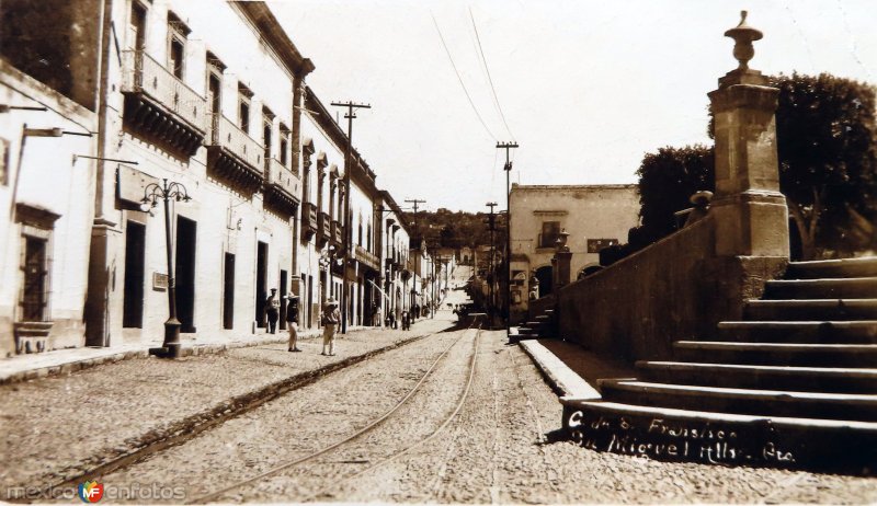 Escena callejera a un lado del Exconvento de San Francisco.