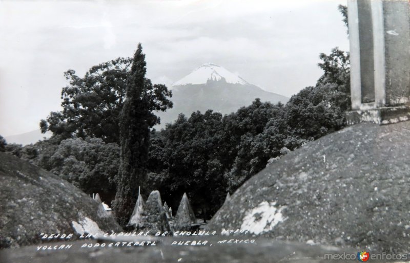 Volcan Popocateptl desde las cupulas de Cholula.