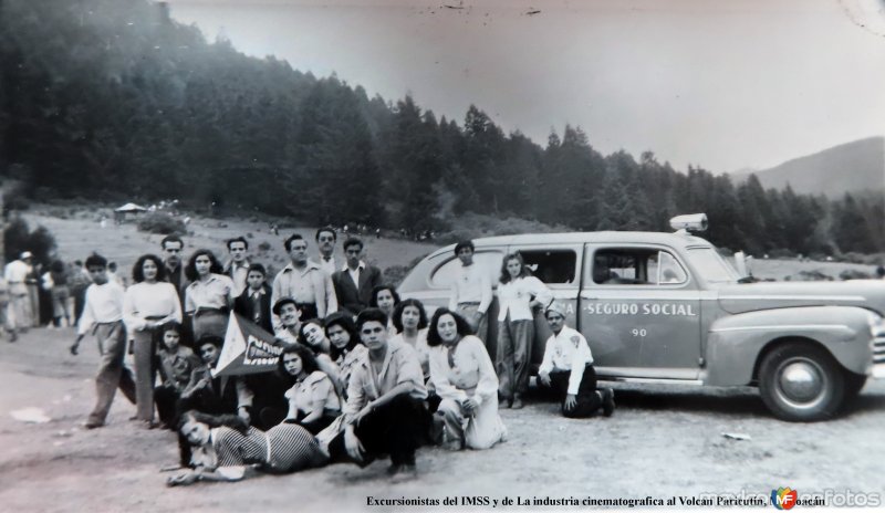 Excursionistas del IMSS y de La industria cinematografica al Volcan Paricutín, Michoacán