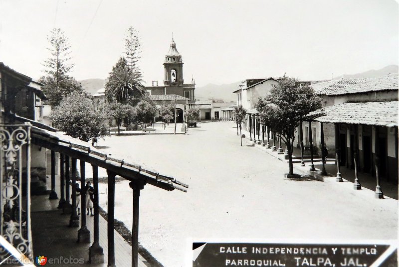 Calle Imdependencia y Templo parroquial.