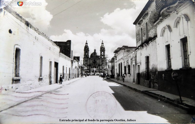 Entrada principal al fondo la parroquia Ocotlán, Jalisco ( Circulada el 10 de Febrero de 1964 ).