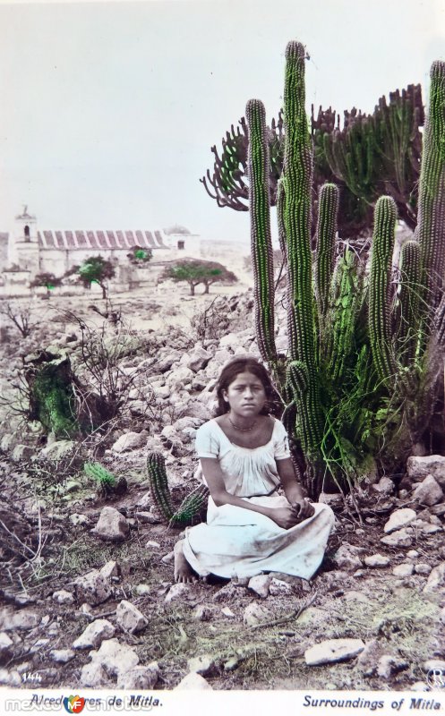 Alrededores de Mitla por el fotografo Charles Bolbruge.