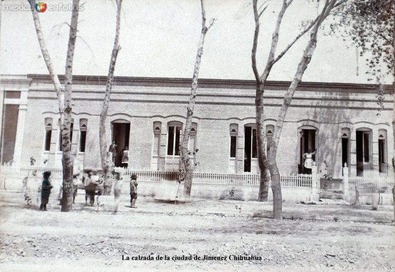 La calzada de la ciudad de Jimenez Chihuahua ( Fechada el 18 de Noviembre de 1911 ).