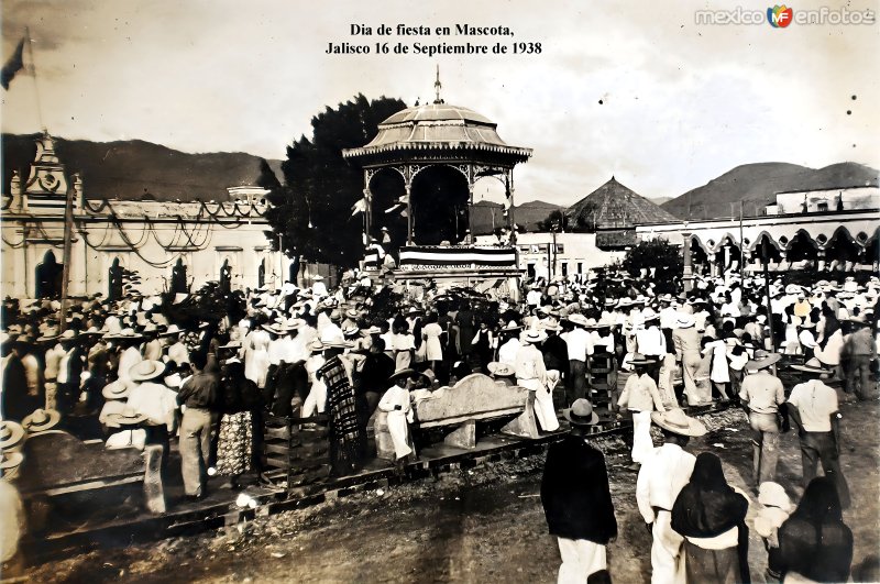 Dia de Fiesta 16 de Septiembre en La Plaza de Armas 1938.