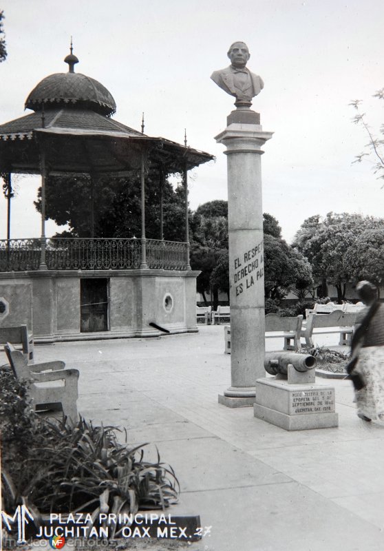 La Plaza principal.