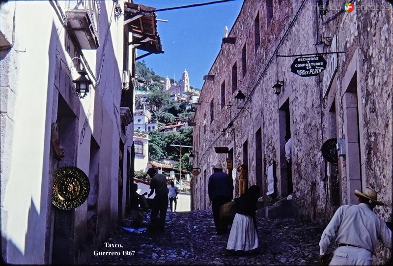 Escena callejera de Taxco,  Guerrero 1967.