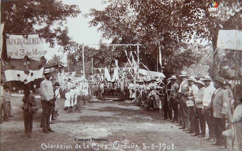 Colocacion de la cruz en la Hacienda La Orduna en Coatepec Veracruz 3 de Mayo de 1908