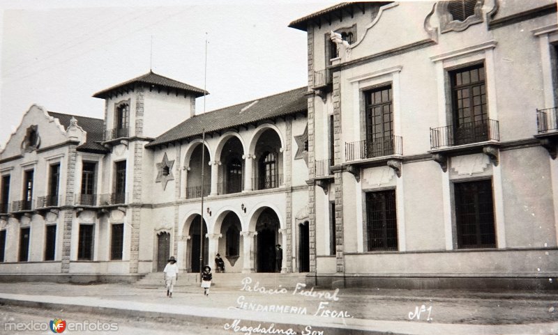 Palacio federal y gendarmeria fiscal.