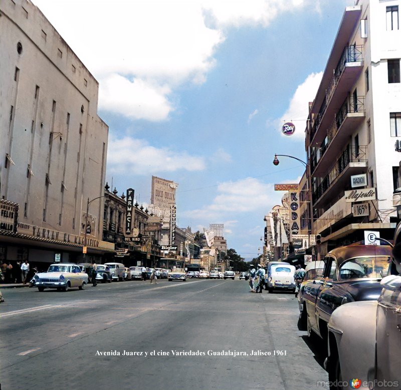 Avenida Juarez y el cine Variedades Guadalajara, Jalisco 1961