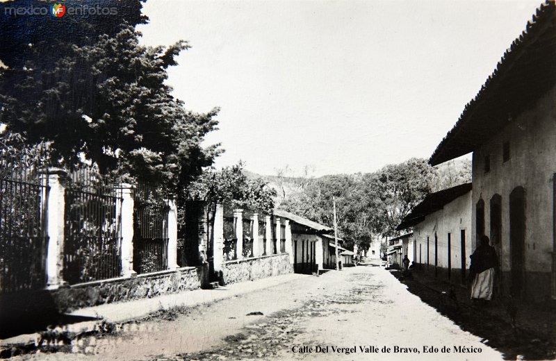 Calle Del Vergel Valle de Bravo, Edo de México ( Circulada el 31 de Diciembre de 1953 ).