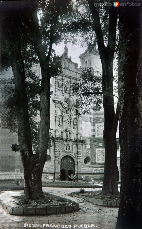 Iglesia de San Francisco por el Fotógrafo Hugo Brehme.