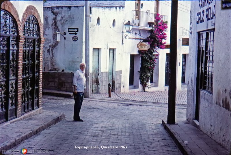 Farmacia Cruz Roja de  Tequisquiapan, Querétaro 1963.