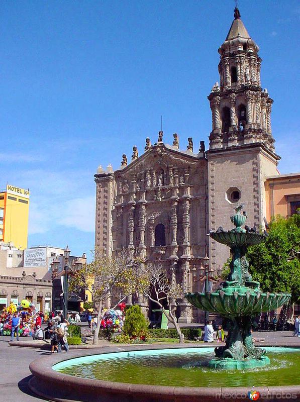 Fotos de San Luis Potosi, San Luis Potosi: Templo y Plaza del Carmen