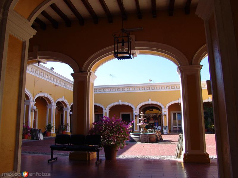 Fotos de Colima, Colima: Patio interior del Palacio Municipal