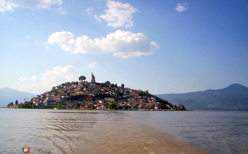 Fotos de Janitzio, Michoacán: Vista de la isla de Janitzio y el lago de Pátzcuaro