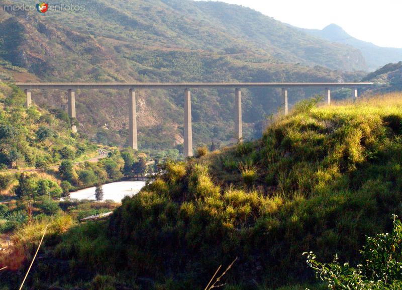 Fotos de Atenquique, Jalisco: Puente sobre el río Tuxpan