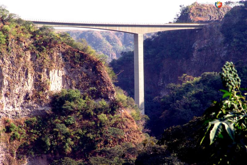 Fotos de Atenquique, Jalisco: Puente sobre el río Tuxpan