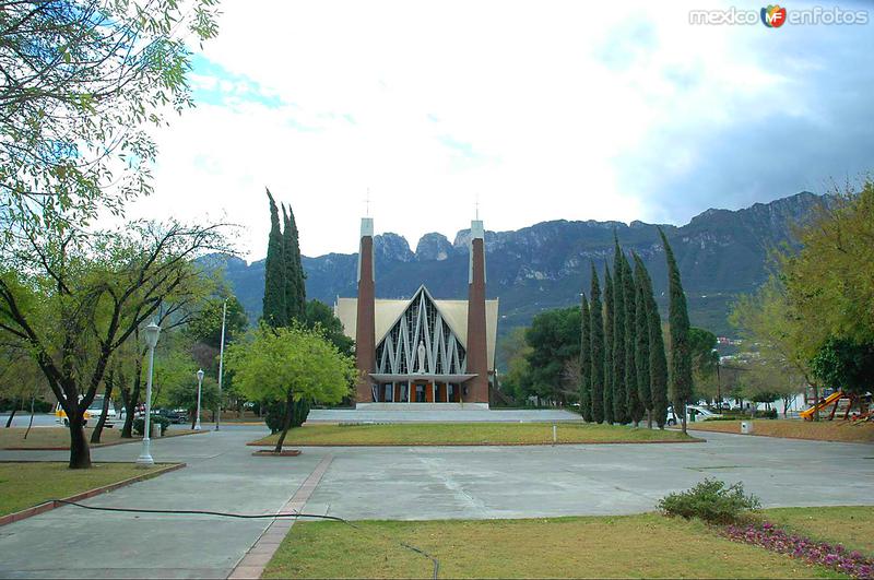 Fotos de San Pedro Garza García, Nuevo León: Templo y plaza de Fátima