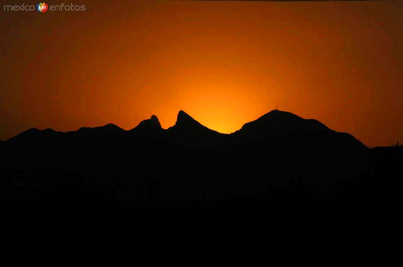 Fotos de Cadereyta, Nuevo León: Vista del Cerro de la Silla al atardecer