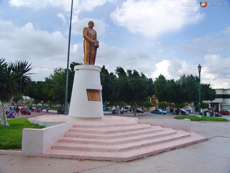 Fotos de Río Bravo, Tamaulipas: Monumento a Benito Juárez