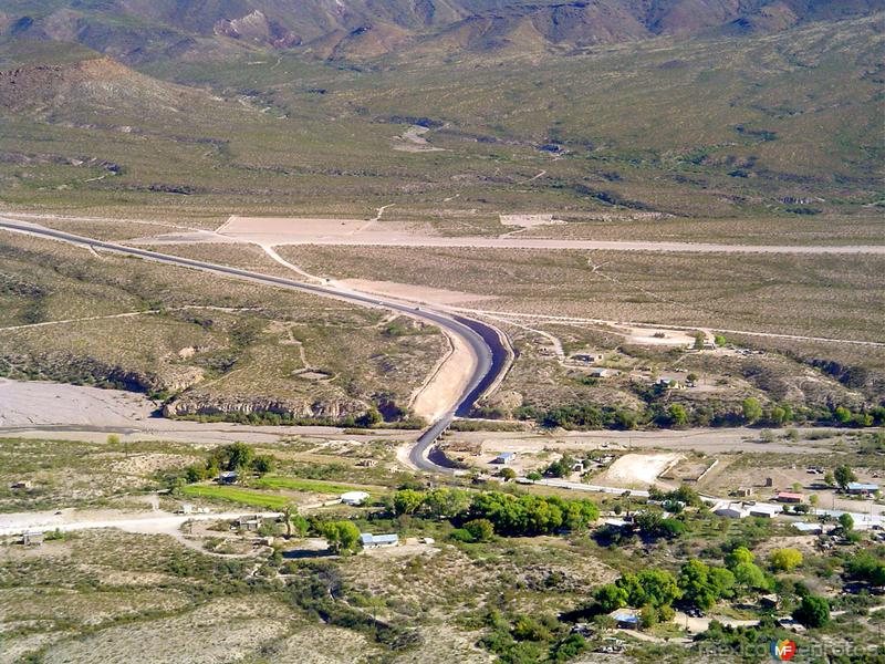 Fotos de Manuel Benavides, Chihuahua: Vista de la carretera a Ojinaga