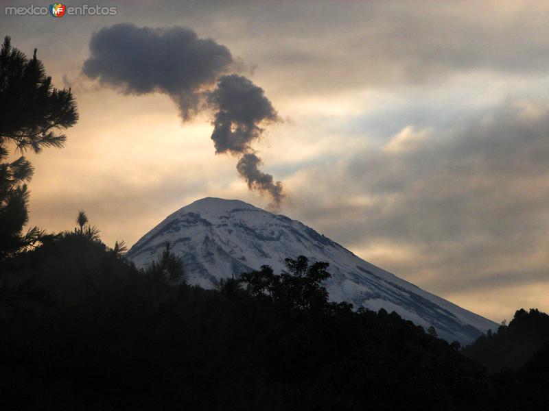 Fotos de Parque Nacional Iztaccíhuatl Popocatépetl, Puebla: Volcán Popocatépetl al amanecer