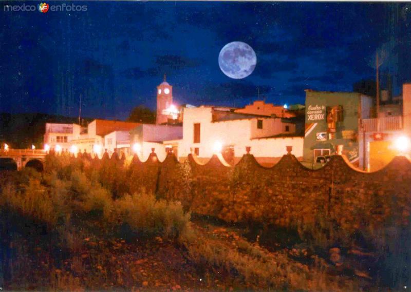 Fotos de Santa Bárbara, Chihuahua: La Luna sobre Santa Bárbara