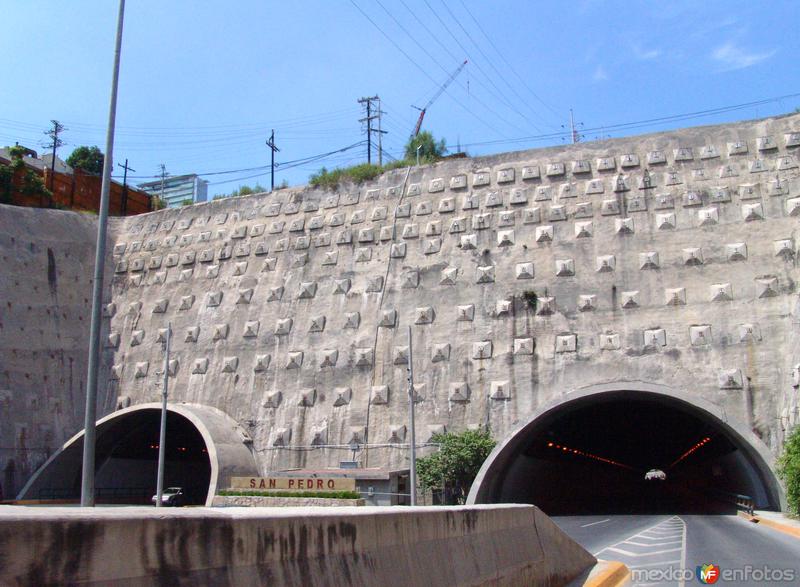 Fotos de San Pedro Garza García, Nuevo León: Túnel Loma Larga