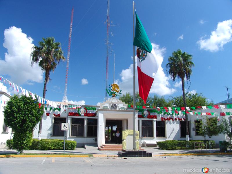 Fotos de Anáhuac, Nuevo León: Presidencia Municipal